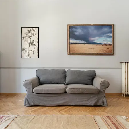 Guesthost - Spacious X6 Steps From Mm4 Apartment