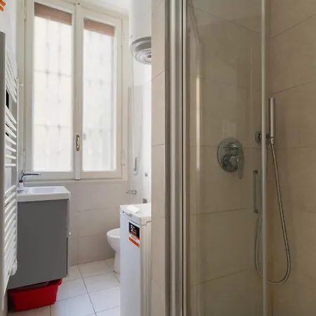 Guesthost - Spacious X6 Steps From Mm4 Mailand