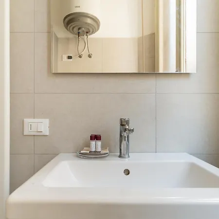 Guesthost - Spacious X6 Steps From Mm4 Apartment Mailand